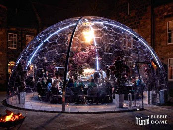 BUBBLE DOME, Ø 10 m, Höhe 5m, mit Glastüre an einer Hochzeit 