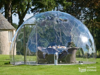 BUBBLE DOME, Ø 5 m, Höhe 3m, mit Glastüre als Ort zum gemeinsam Essen