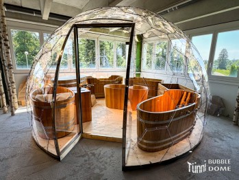 Massivholzterrasse in der Tünni Ausstellung