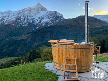 TÜNNI OVAL KONISCH für 5 Personen, Hotpot mit wunderbarem Panorama