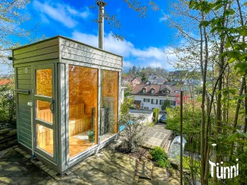Saunahaus 2.0m x 2.0m, Lichtdurchflutete Sauna mit grossem Fenster.